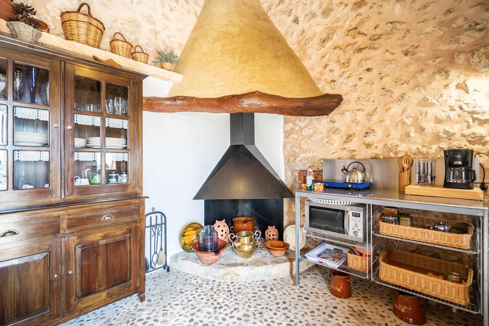 CAN Pulit - Finca rom Ntica Para 2 con Piscina y Vistas en Selva Mallorca