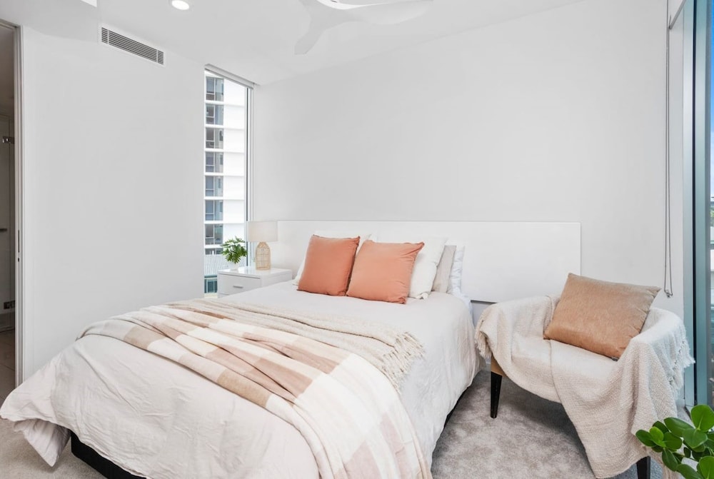 Luxury Beachfront Stay in Kirra