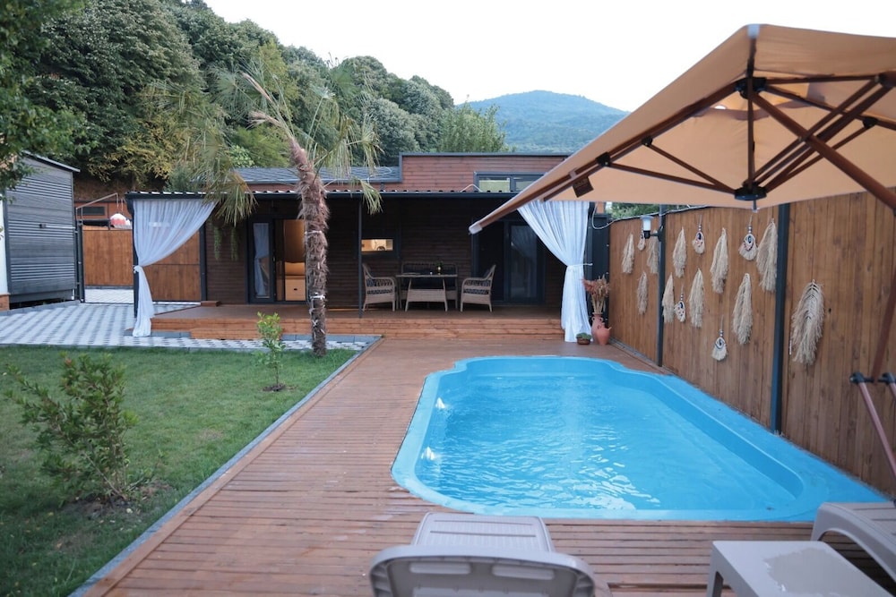 The Jungle Bungalov
