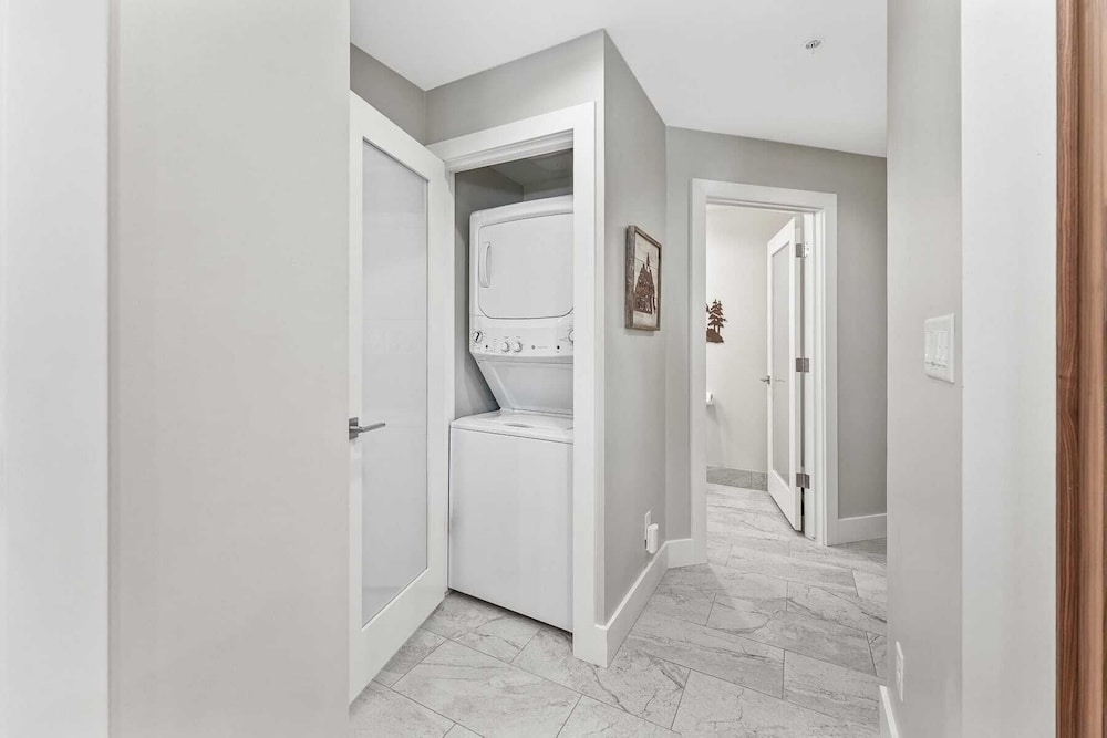 Walk to Slopes Hot Tub + Balcony + Views Mins to Main Street Deer Valley Haven by Avantstay