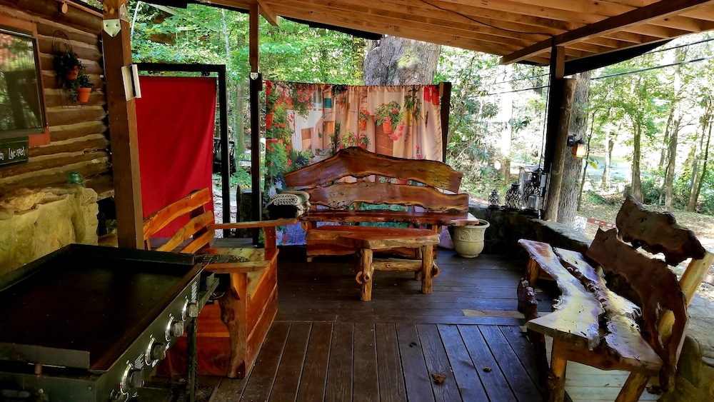 Bear Creek Lodge and Cabins in Helen Ga - Pet Friendly, River on Property, Walking Distance to downtown Helen