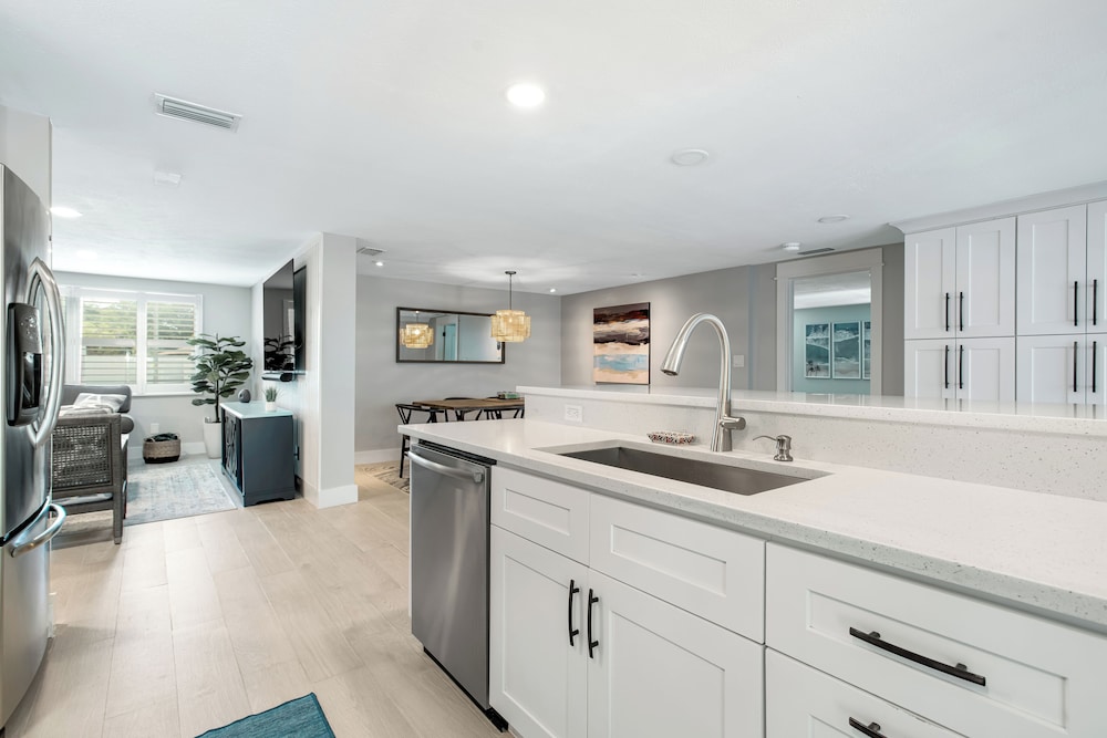 Luxury Pool Retreat near Siesta Key