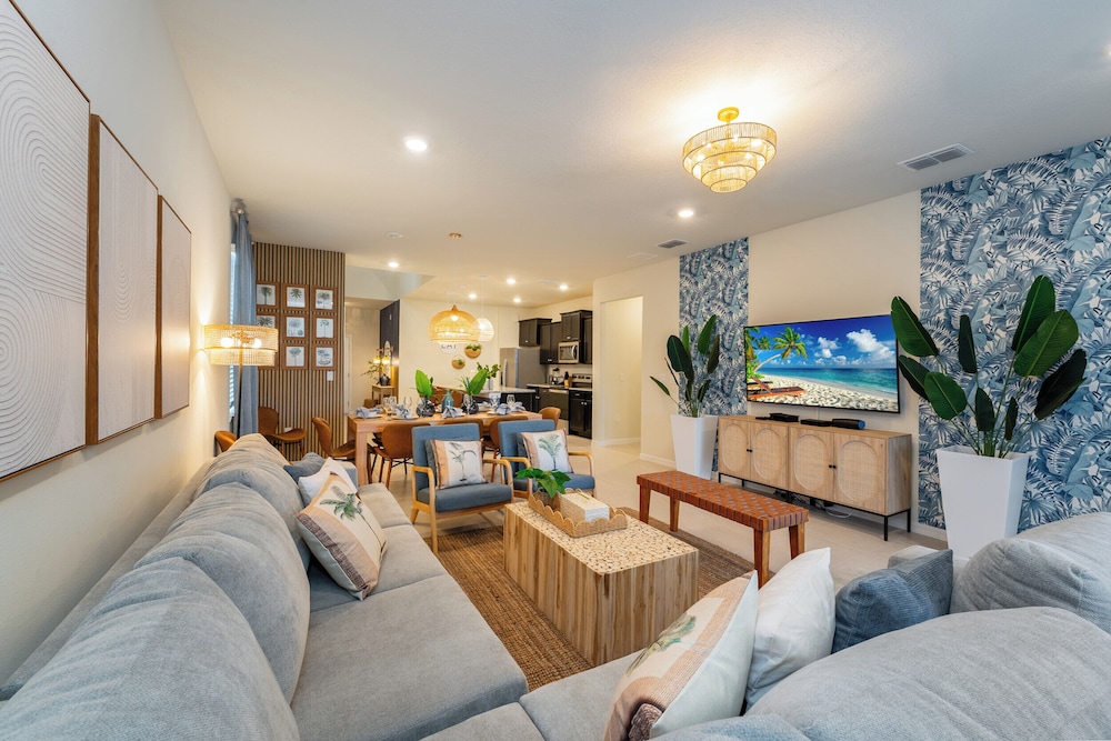 Dazzling New 7BR Villa  Disney Theme Rms