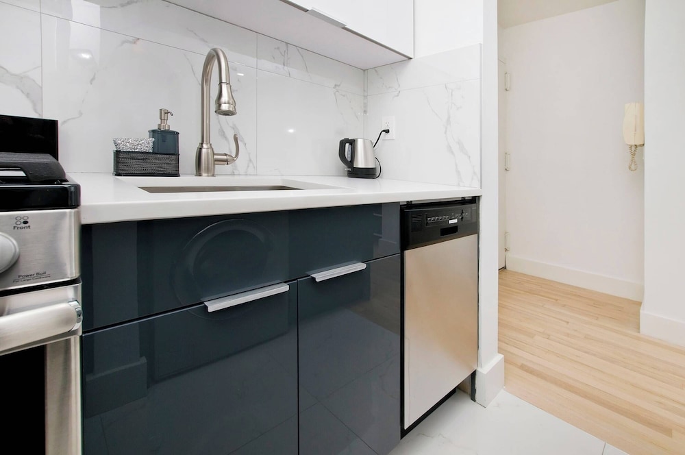 1597 New York Apt