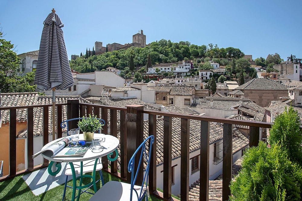 Luxury House in Granada Center. Reyes II