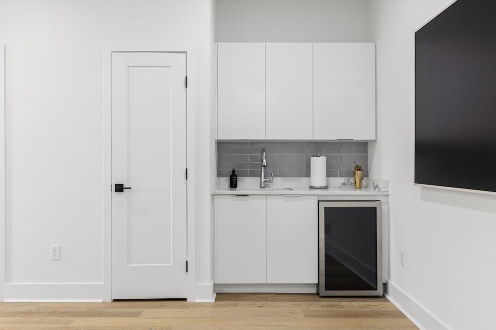 NEW Casa Sol Casa Cielo - Luxurious Newly Built Tampa Townhouses In Prime Location