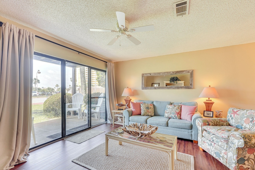 Breezy PCB Retreat w/ Balcony - Walk to Beach!
