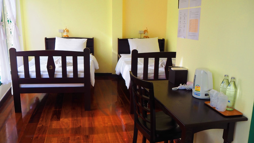 Srisomboon Hostel
