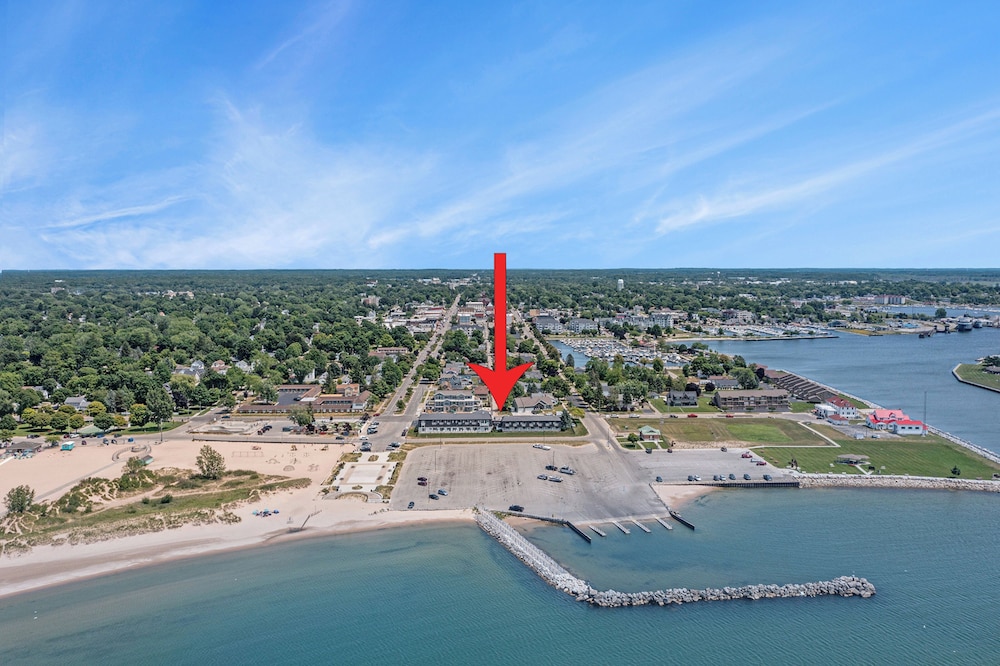 Snyder's Shoreline Inn