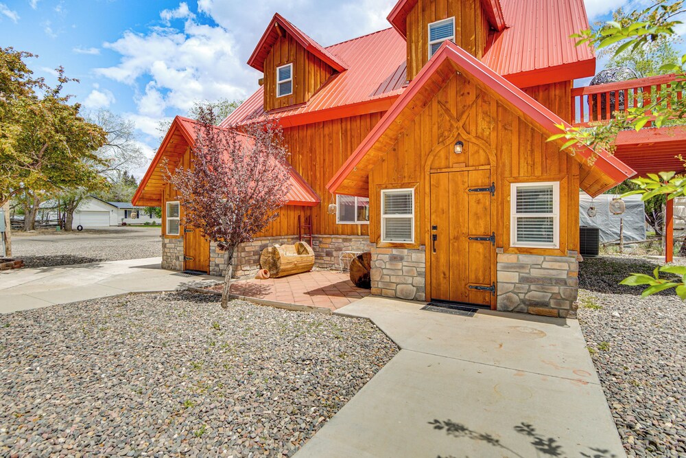 Family Home w/ Mountain Views in Circleville!