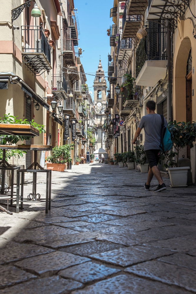 Il Cortile degli Aragonesi by Wonderful Italy