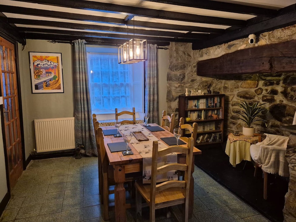 Charming Dolgellau Townhouse With Garden, Perfect for Families
