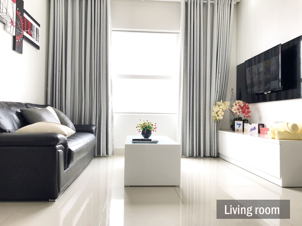 Sunrise City 2BR SW Pool 20th