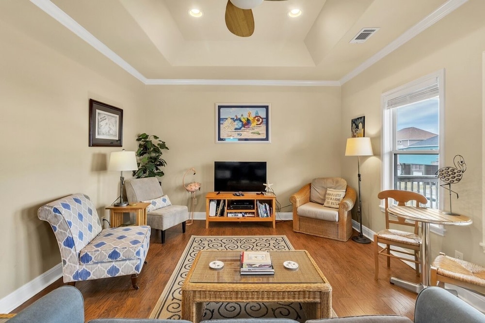 Sea Song 2 Bedroom Home by RedAwning