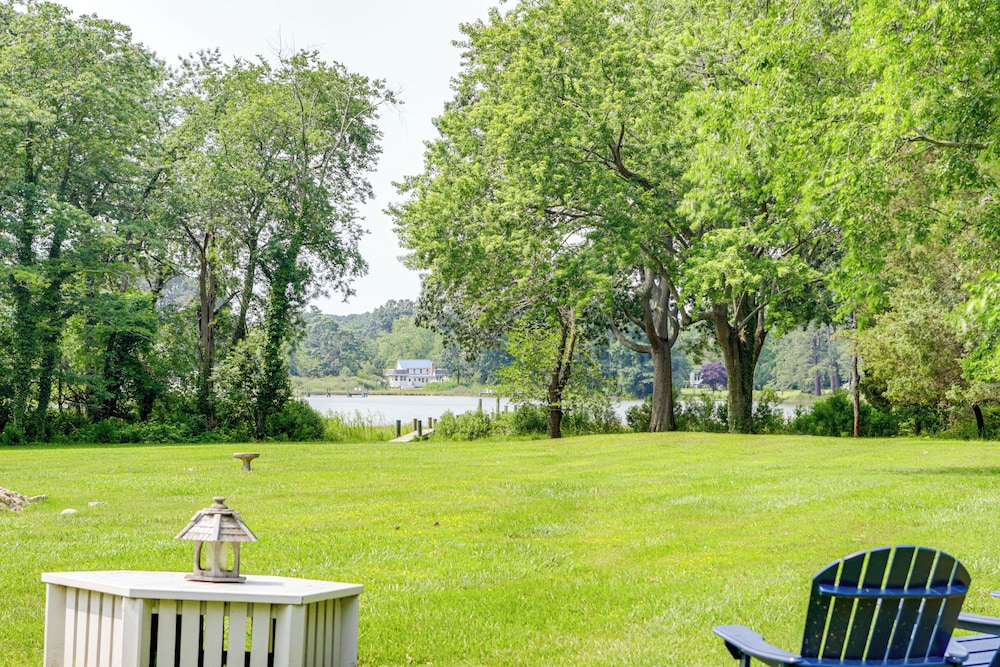 Waterfront Home w/ Hot Tub in Bozman Village!