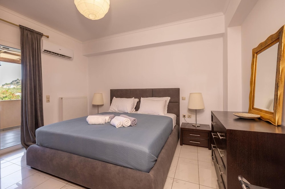 Leone Luxury Villa Giota