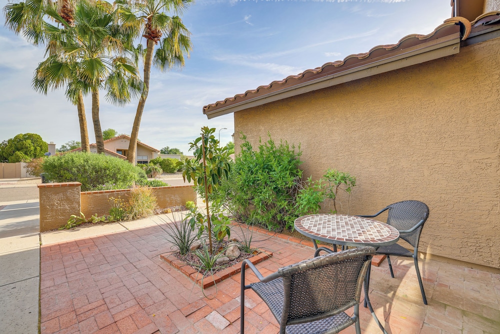 Saltwater Pool & Grill: Tempe Retreat! view 5
