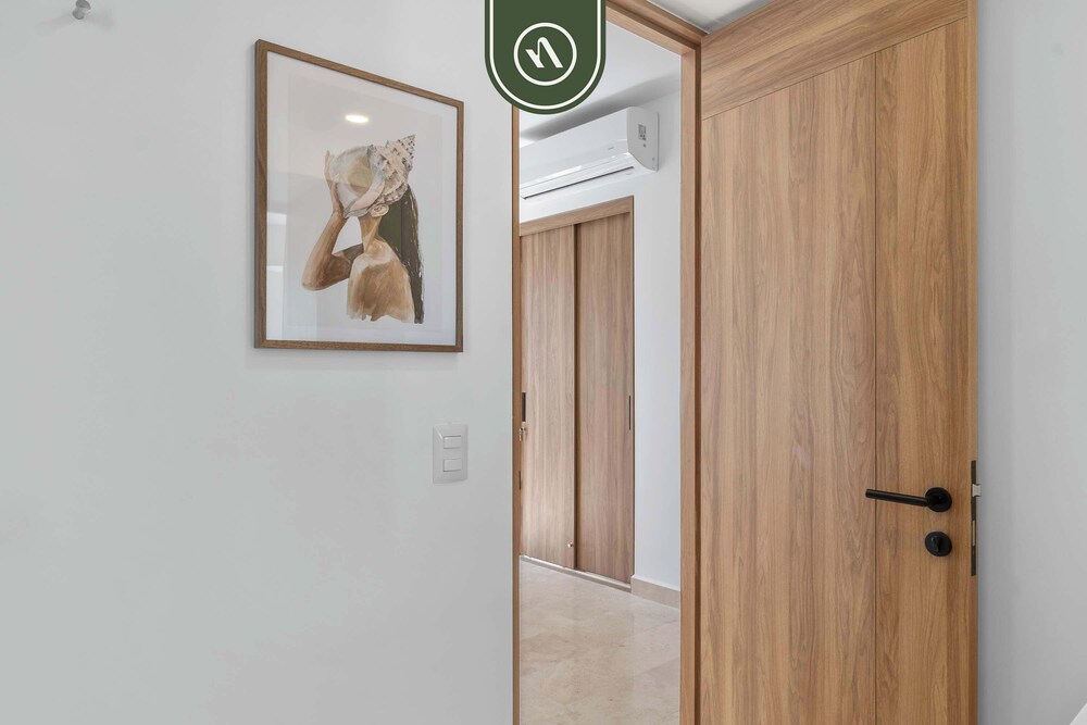 Luxury Oceanfront Studio - Beach - Pools - Gym