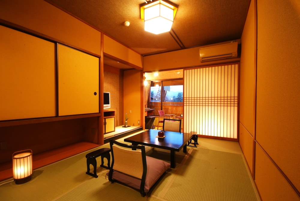 Kyoto Arashiyama Onsen Ryokan Hanaikada - Image 3
