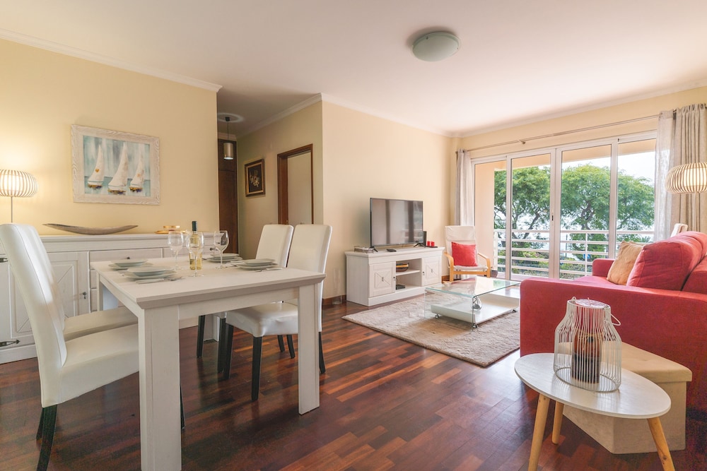 Strelitzia Apartment by Altantic Holiday