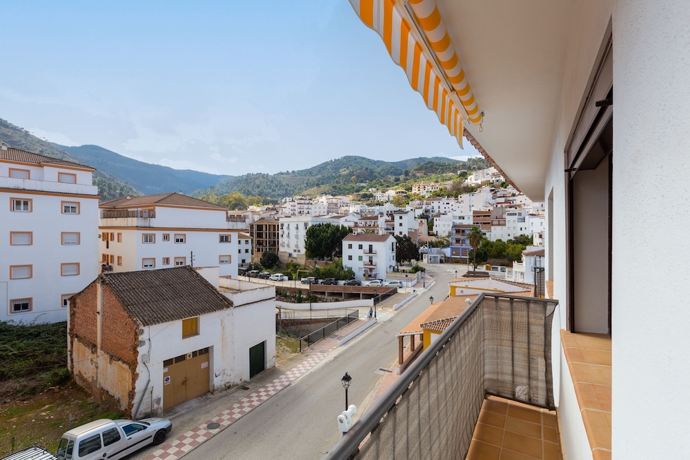 Apartamento Tolox 2 con vistas a la sierra — balance & terrace