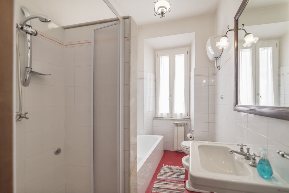 Trastevere Roomy Apartment