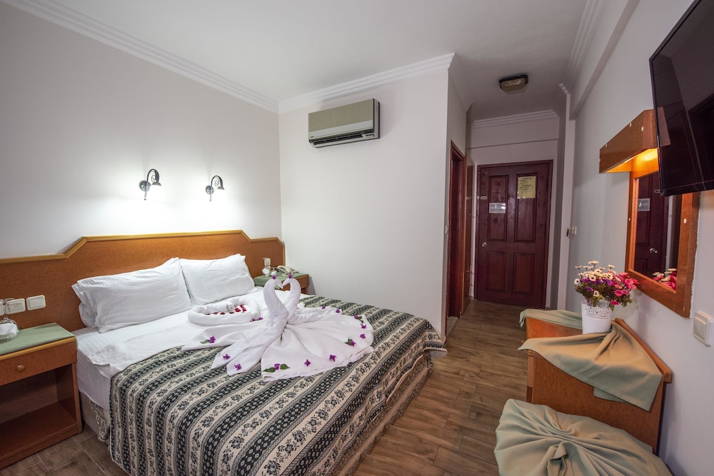 Belcehan Beach Hotel - Image 5