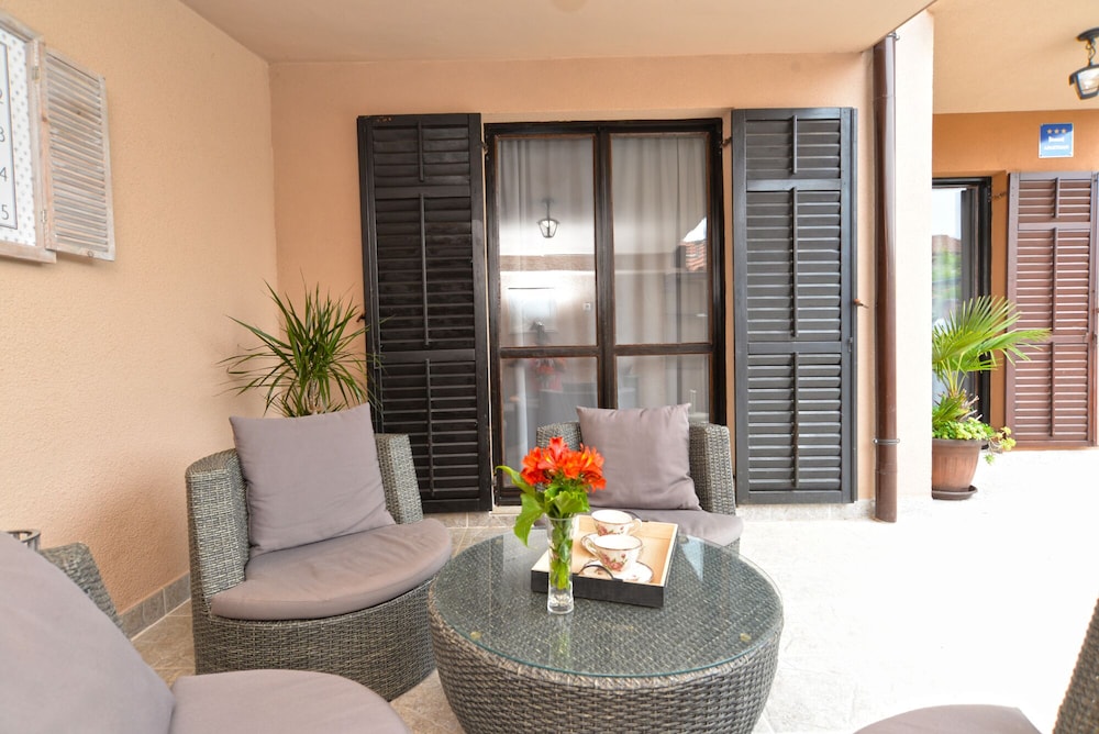 Apartment 843