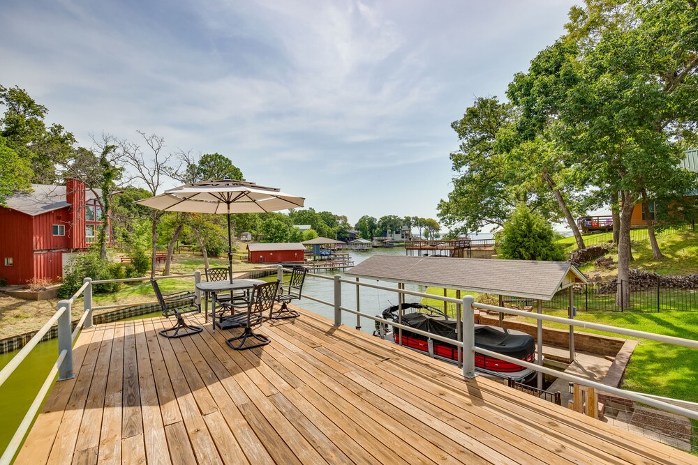 Fish & Kayak: Tranquil Cedar Creek Home! view 3