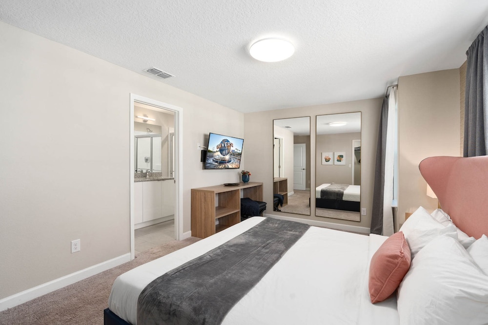 Super Close- Disney s Parks w Theme Rooms Pool