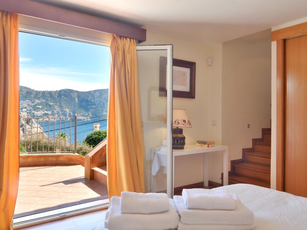 Villa With Incredible sea Views and Pool Sleeps 7