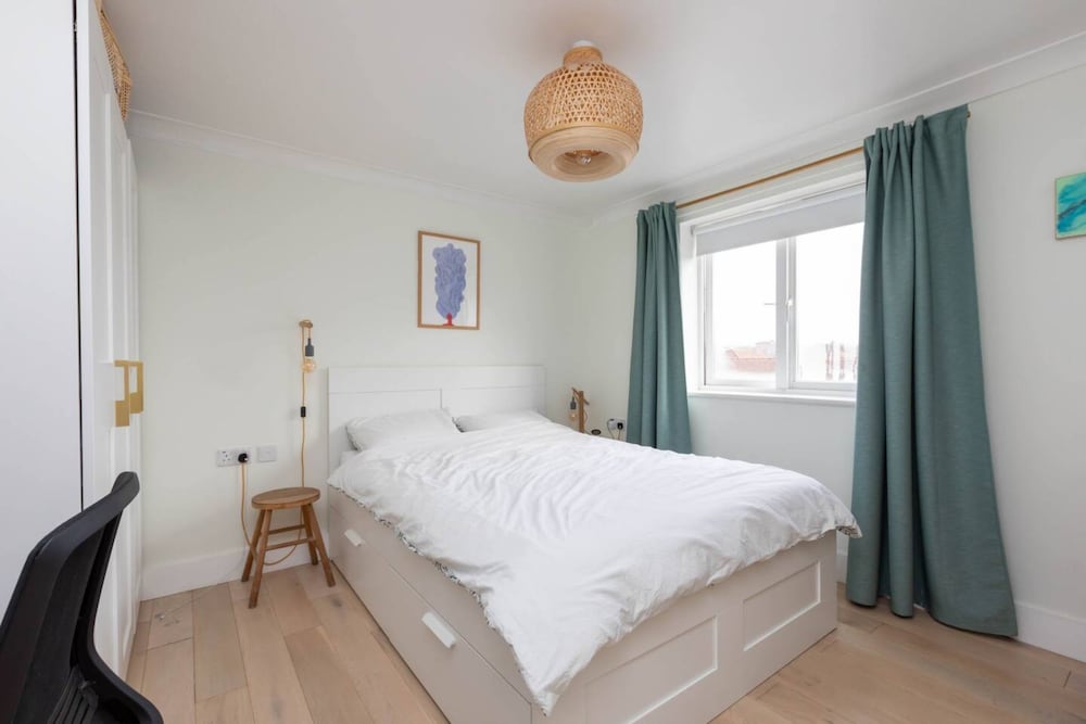 Stylish and Light 1 Bedroom Flat Near Victoria Park
