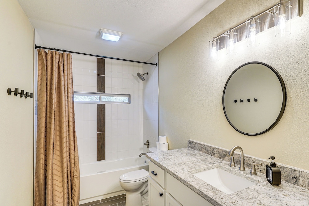 Golf, Shop & Explore: Home 5 Mi to Dtwn Midland!