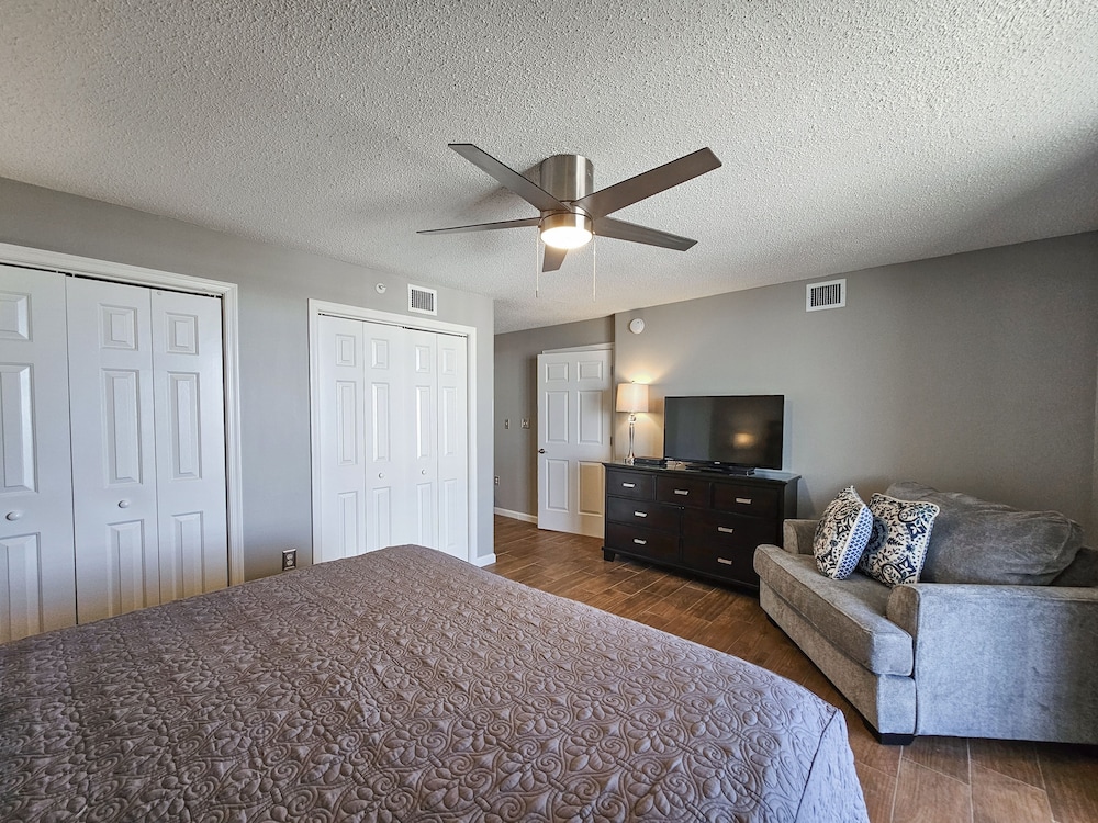 1707 Brighton, impressively remodeled, 3 bedroom ocean view 3 Condo