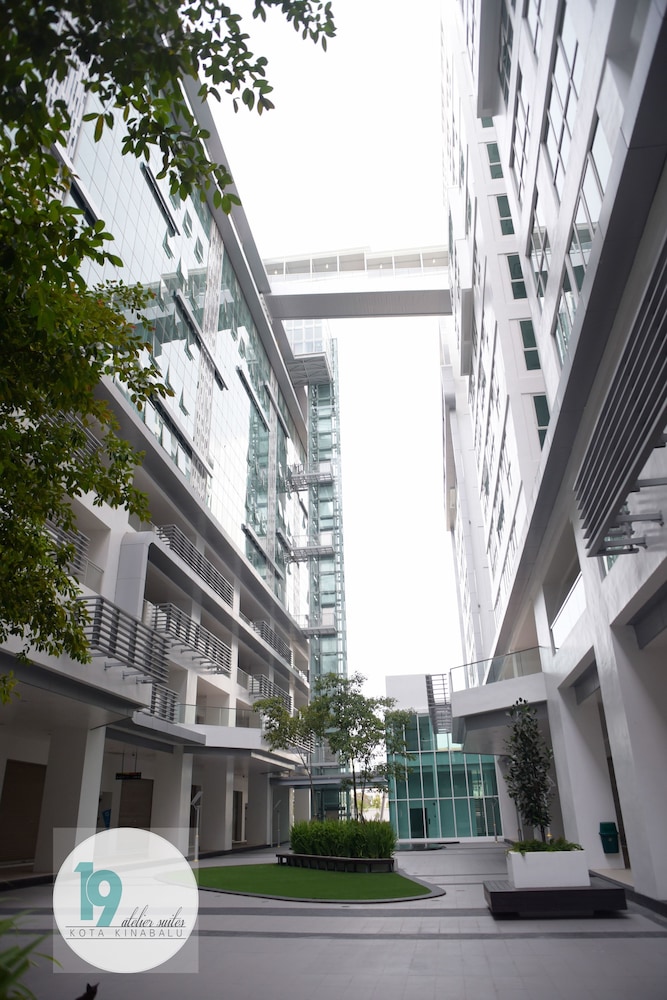 Hotel 19 Atelier Suites Sutera Avenue - Image 1