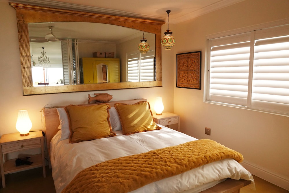 Dolphin Inn Guest House