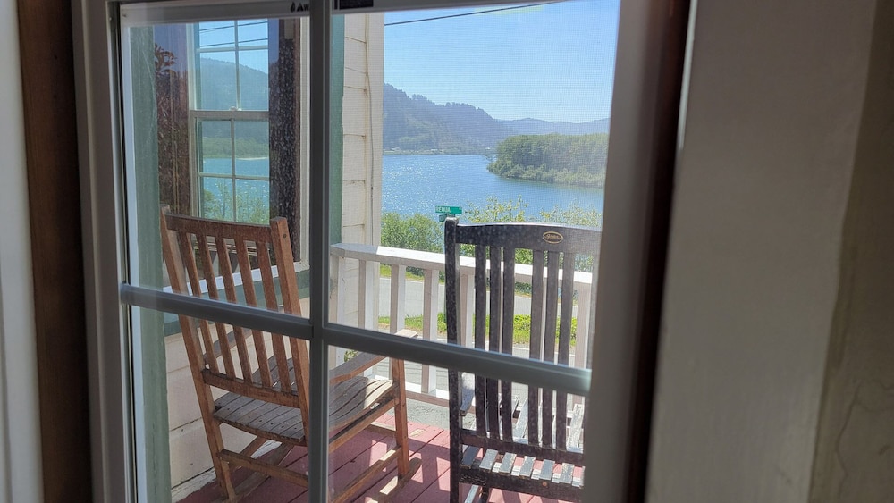 The Historic Requa Inn