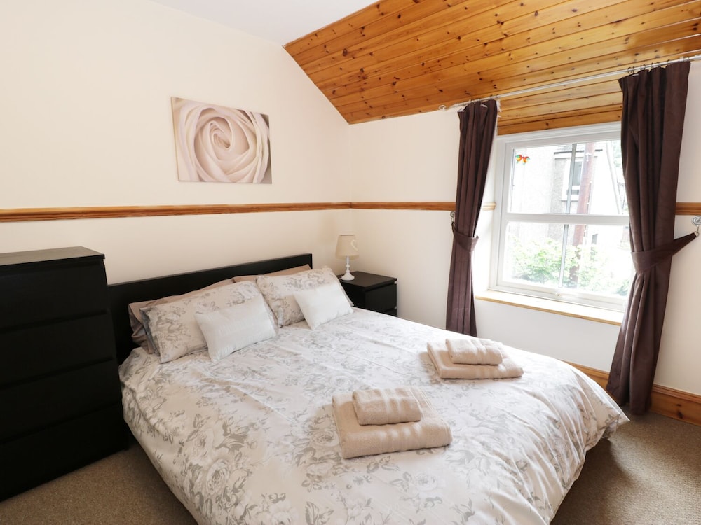 Cae Tanws Bach view 5