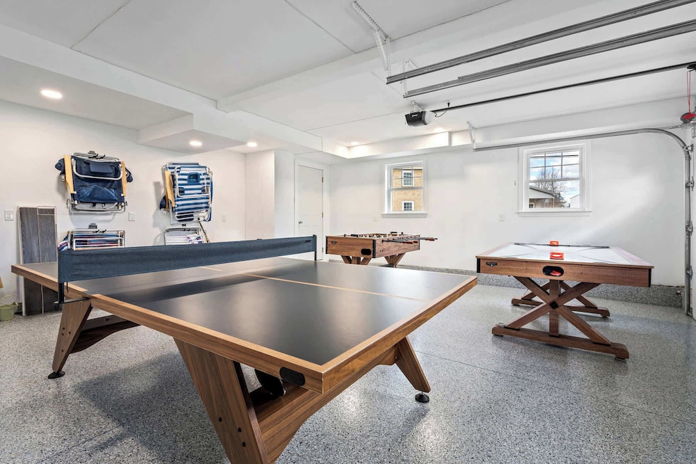 Game Room, Home Gym, 1 Mile to Beach