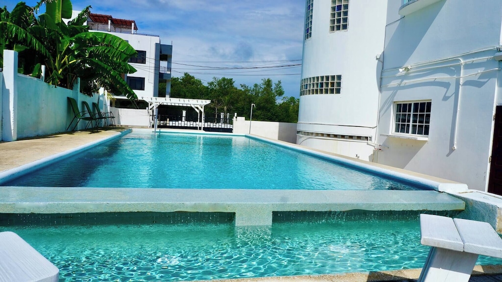 Sea Belize Relaxing Studio w Sea View Pool & Overwater Deck Near Airport, 1st FL