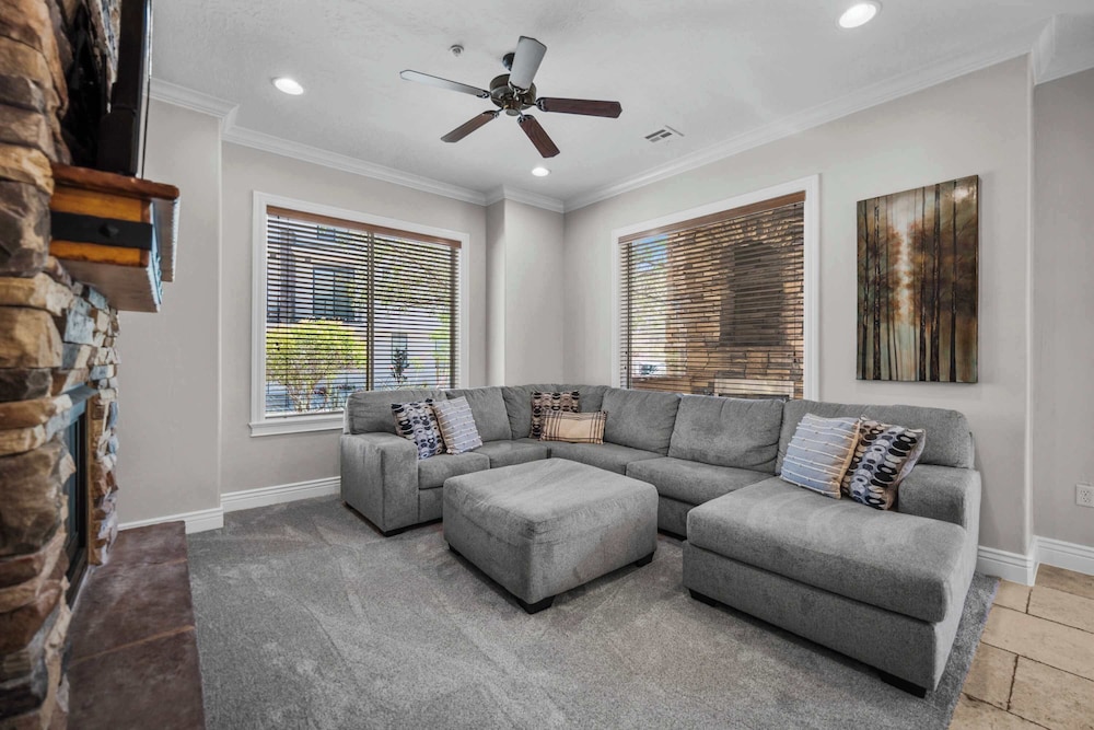 Pool Paradise for Families - Condo for 12 w/ Resort-style Amenities