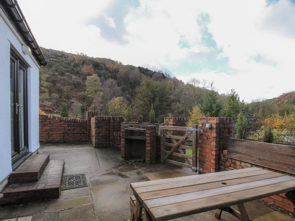 Alyn View