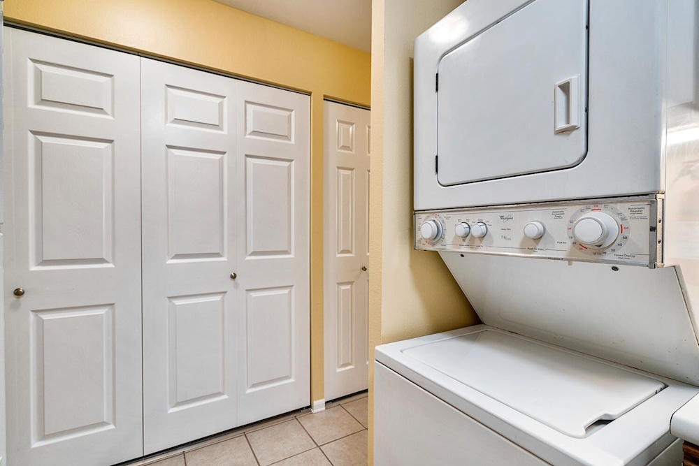 Desirable Ground Floor Unit - AC & Wifi - Concierge Included- Vrkcv
