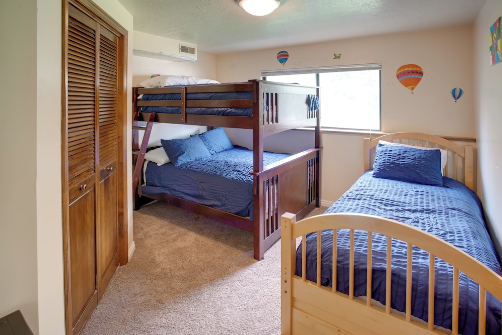 Hike, Golf, Ski & More: Family Home in South Weber