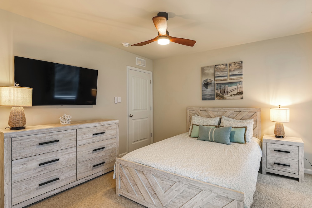 5 Mi to Bethany Beach: Townhome w/ Pool!