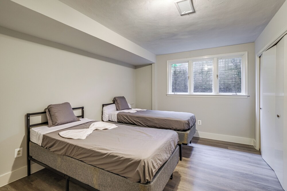 9 Mi to National Mall: Spacious Bethesda Retreat!