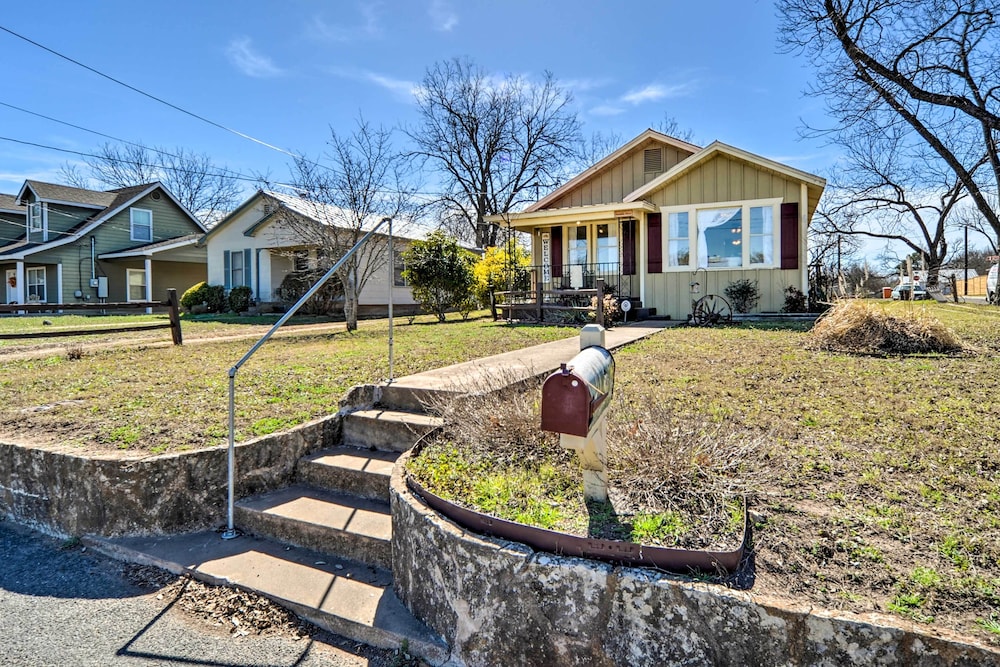 Charming Home Near Downtown Fredericksburg! view 4