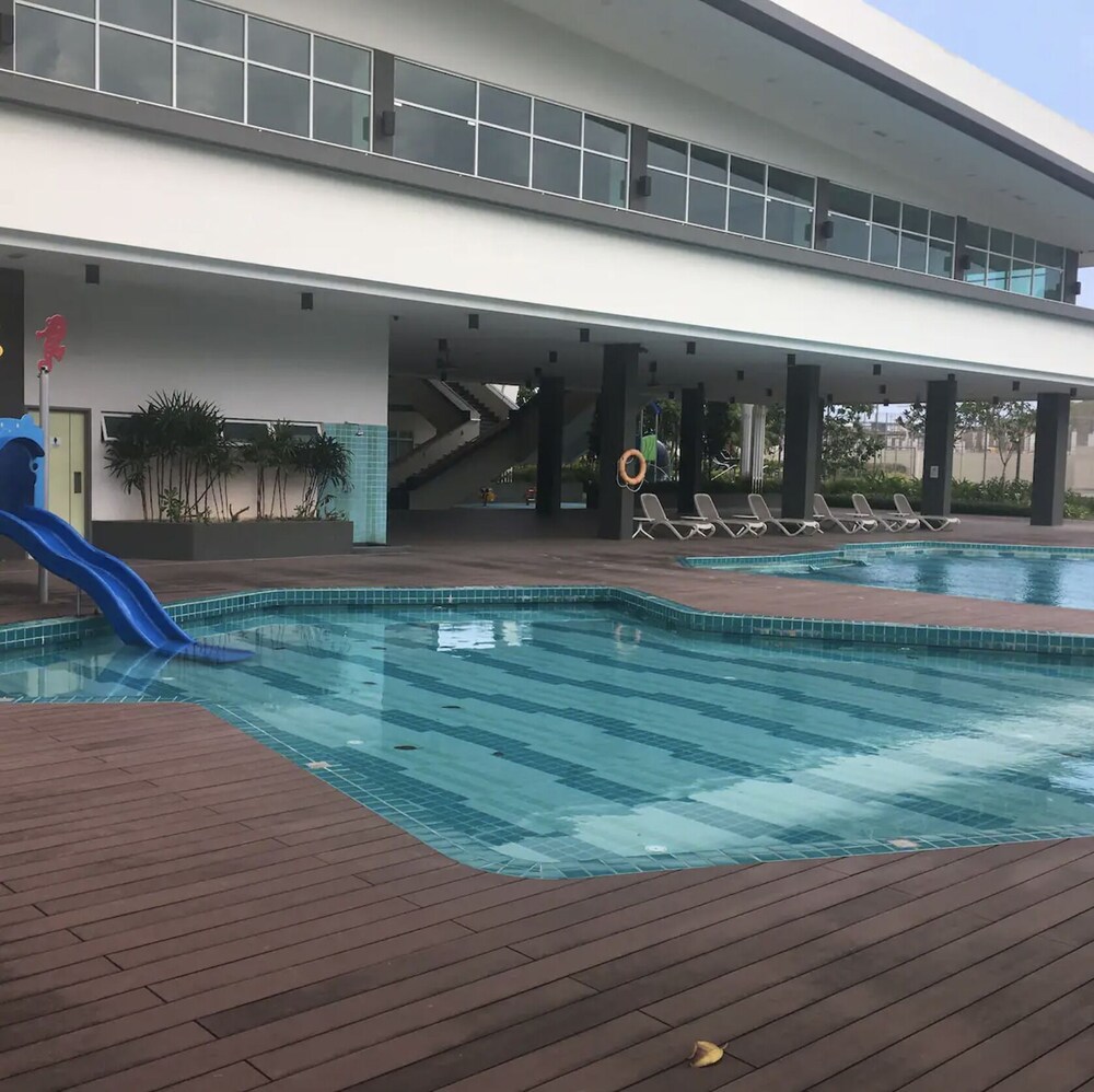 Lux Desaru Villa