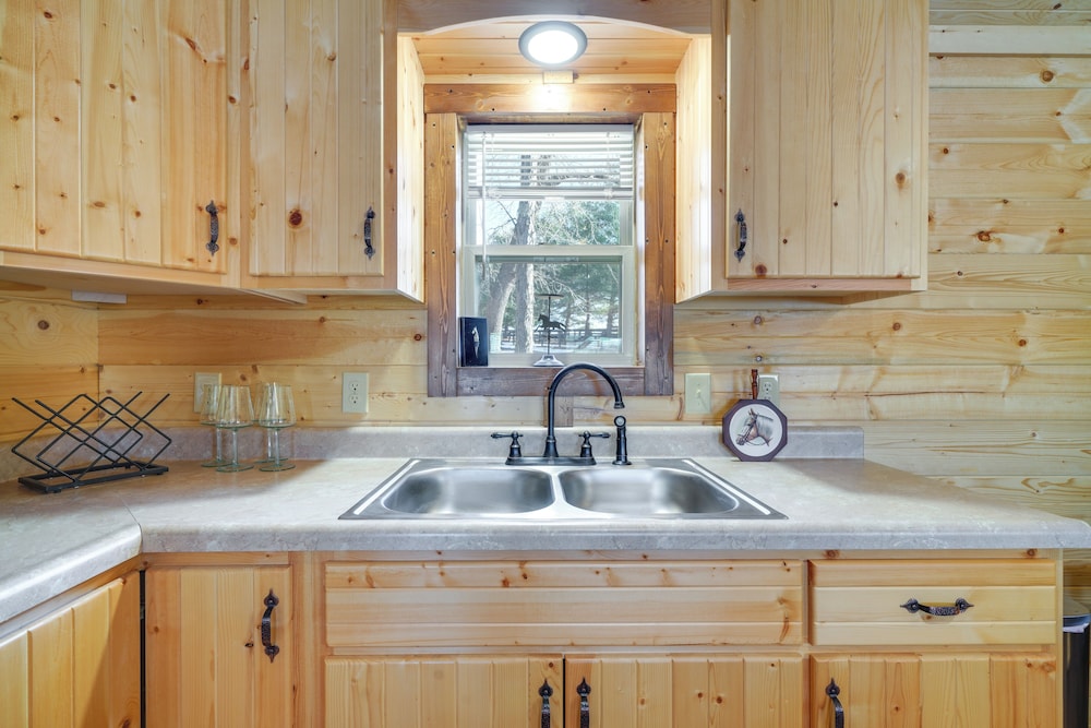 31 Mi to Louisville: Cabin on 235 Acres!