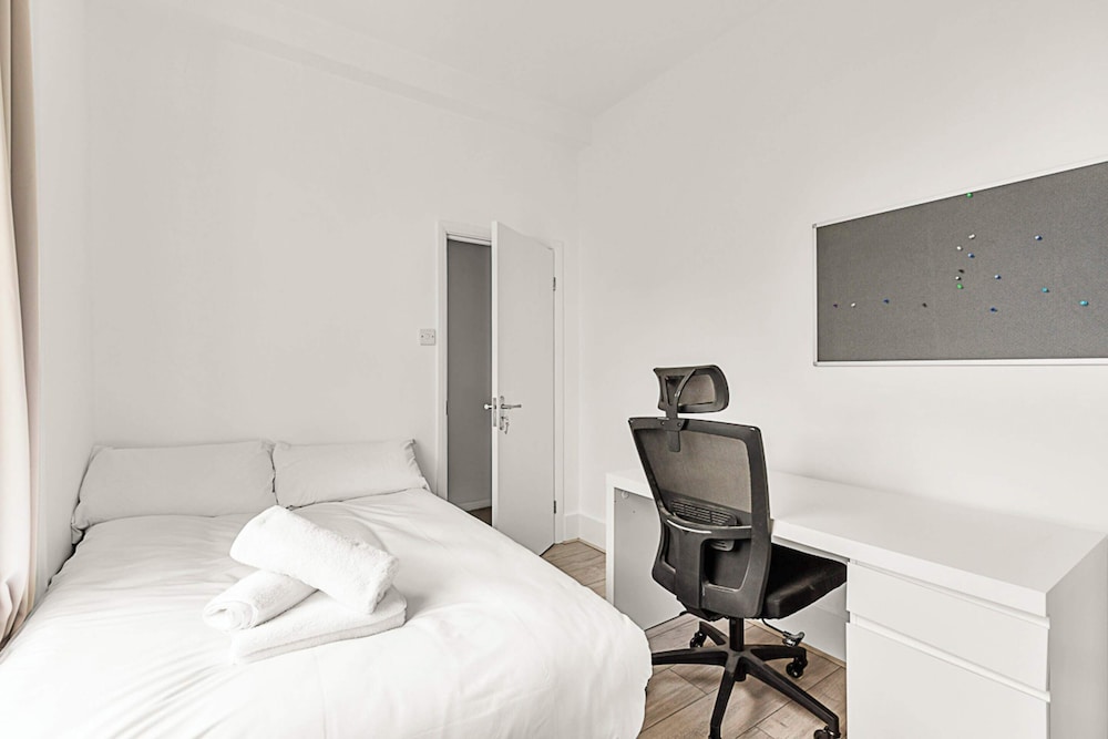 Bright and Newly Furnished Acton Apartment